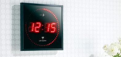 Horloge accrochée à un mur
