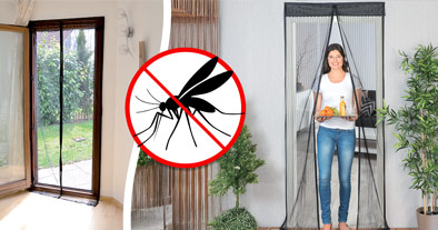mise en situation de la moustiquaire, femme qui ouvre la moustiquaire avec un plateau de boissons dans les mains