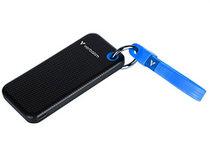 Vue produit du SSD portable Verbatim avec dragonne bleu, design compact et élégant.