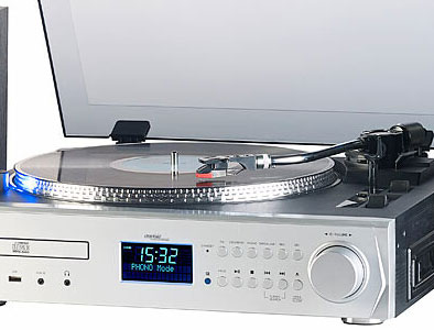zoom sur la partie tourne disque et radio du tourne disque