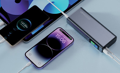 Batterie externe 20 000 mAh avec écran OLED couleur affichant la puissance de charge en temps réel - Revolt PB-420